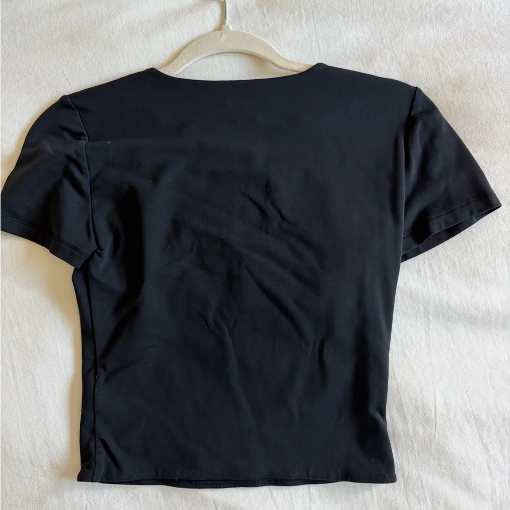 Aritzia Black Short-Sleeve Scoop Neck Tee - Picture 3 of 3